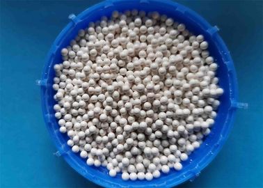 65 حبات الزركونيا حبات سيليكات الزركونيوم 1.6 - 1.8 ملم / 2.0 - 2.2 ملم لطاحونة الطحن العمودي