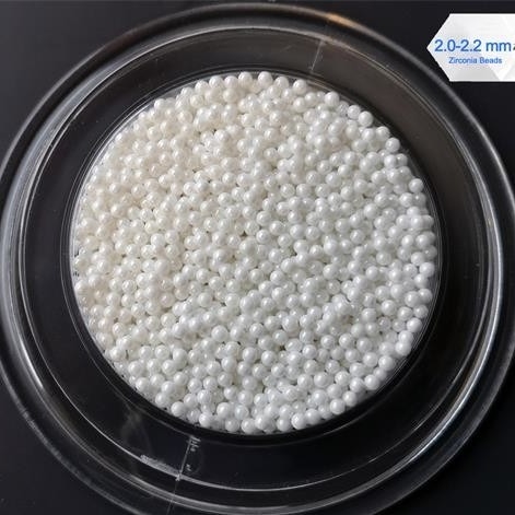 2.0 - 2.2mm / 2.2 - 2.4mm كرات أكسيد الزركونيوم ، كربيد زركونيا تلبد الخرز