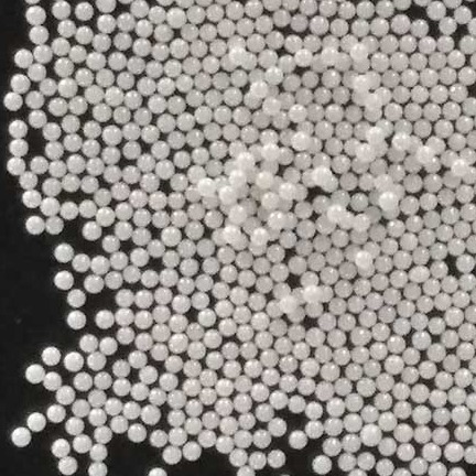 0.1 - 50 مم زركونيا طحن وسائط 3.7g / cm3 الكثافة الظاهرية للمعادن غير المعدنية